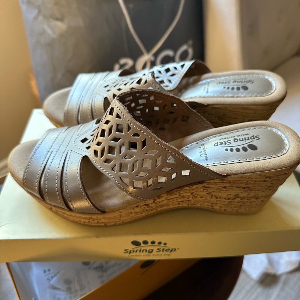 Made in Italy. Leather. Spring Step Beige Cutout Wedge Sandals. Size 39.